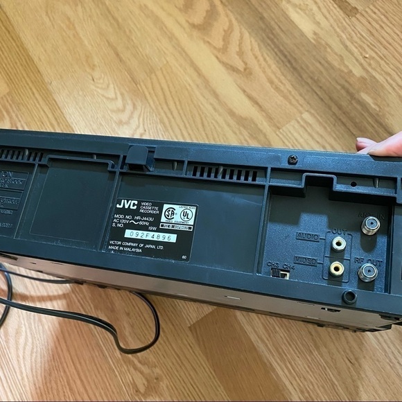 JVC HR-J443U Pro-cision 19u Head VCR Shuttle NO REMOTE Only Power Cord - Picture 5 of 6